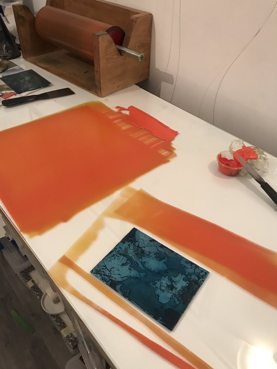 pegmorrisart's tweet photo. Enjoying exploring the possibilities of this etching plateβ¦
#etching #viscosityprint #colourroll #complementarycolours #printmaking #bigroller https://t.co/zBlB0E1iii