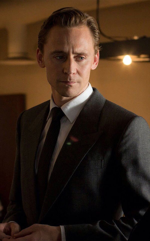 Safe4Hiddles's tweet photo. Tom Hiddleston as Robert Laing 🧡 https://t.co/pT8QvGFZQj