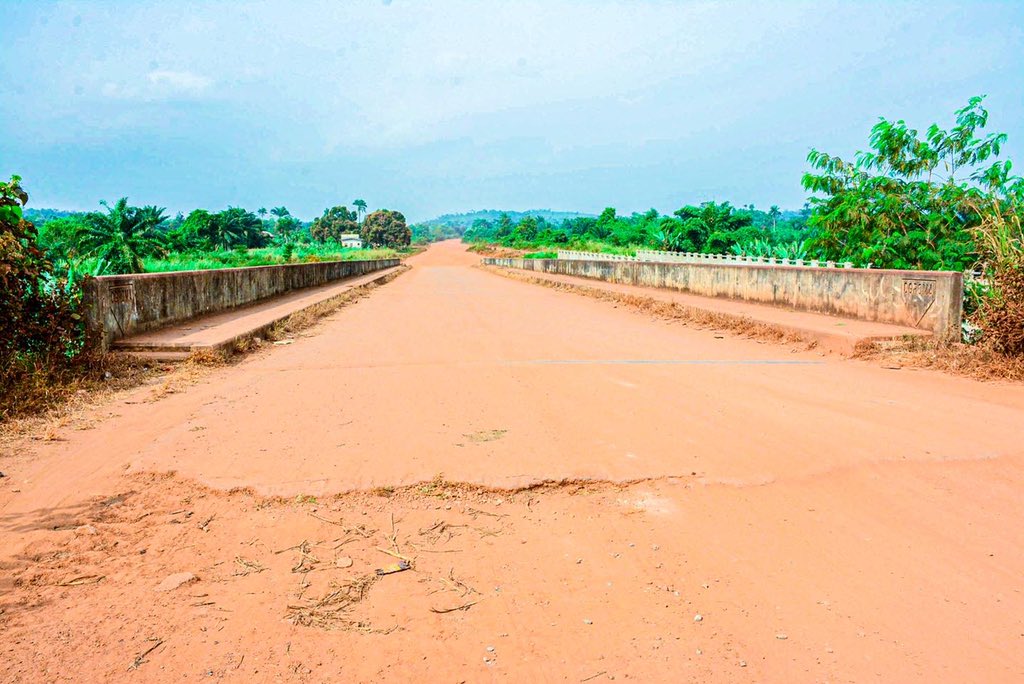 DapoAbiodunCON's tweet photo. We have re-awarded the 13km Ikenne-Ilishan-Ago Iwoye, which passes through Ikenne, Odogbolu and Ijebu North Local Government Areas, and most especially our foremost citadel of knowledge, the Olabisi Onabanjo University, OOU in Ago Iwoye. https://t.co/xXlcC5YthM