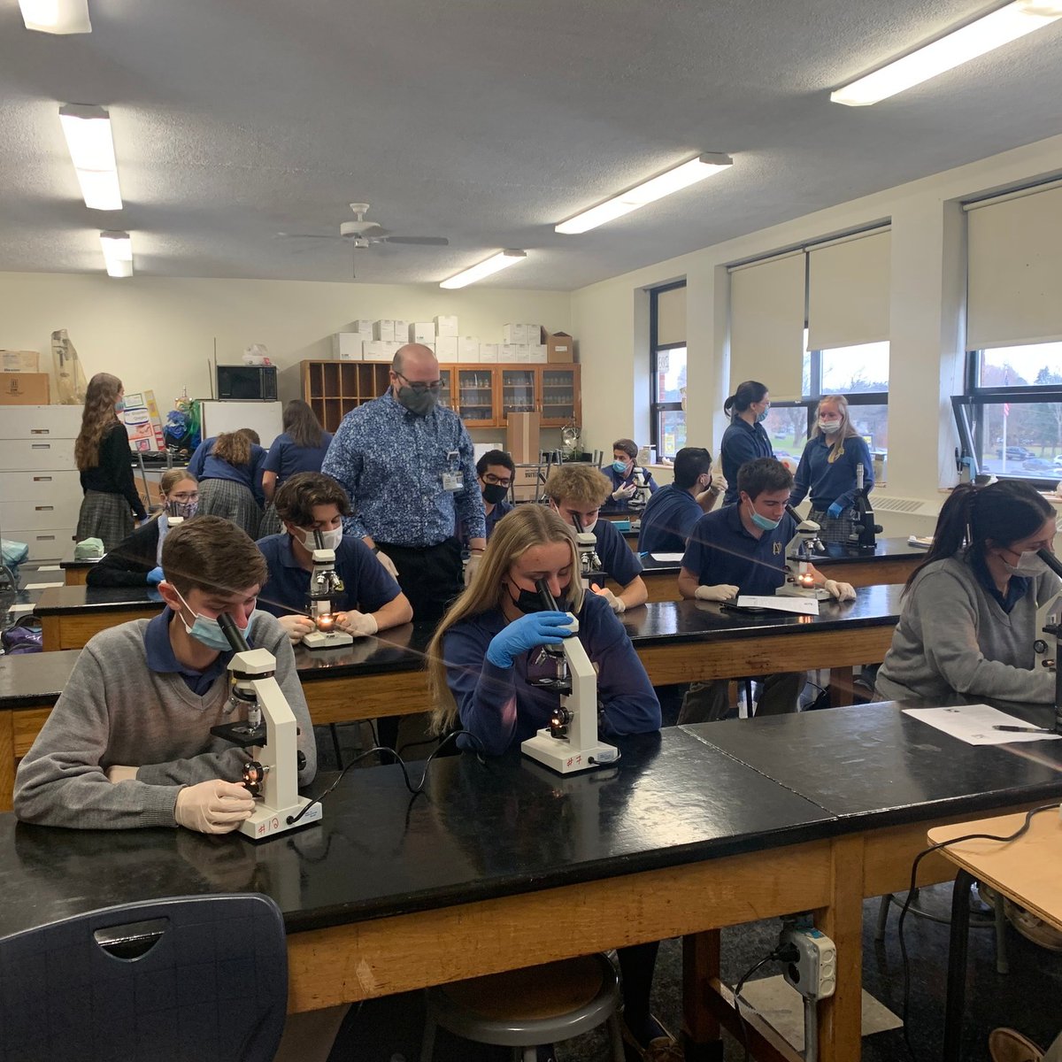 AtownDioceseEDU's tweet photo. LAB LEARNING! From experiments to building models, our schools engage our #saintsandscholars in hands-on science programs. Students remember the material better, feel a sense of accomplishment, and can apply knowledge to other situations. #safepresentgrowing #futurescientists https://t.co/doJ1v8Co8b