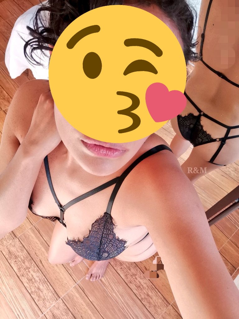 Como va su semana? Ardiendo 🔥🔥🔥espero a que llegue Raúl o empiezo a jugar sola... Antojada de algún single o pareja agradable😘 #HotwifeArdiente #esposacompartida #esposaconpermiso #cuckouldwife #JuevesDeCornudos