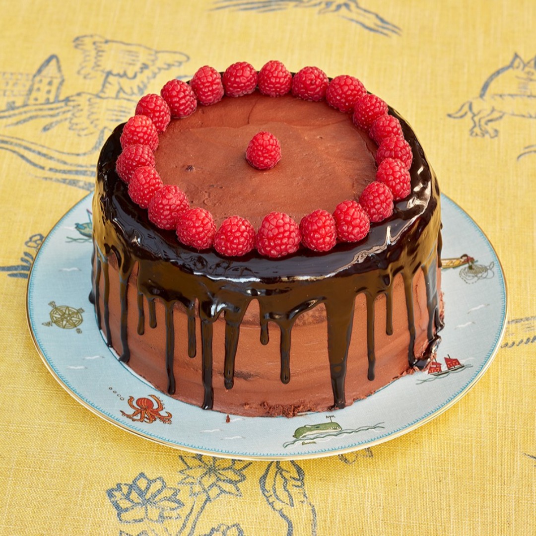 To celebrate National Chocolate Cake Day we are are highlighting our Raspberry Sachertorte. Pictured here on our fine bone china collection ‘Sailor’s Farewell’ by Kit Kemp for Wedgwood. #nationalchocolatecakeday ow.ly/Hz6F50HCzl2