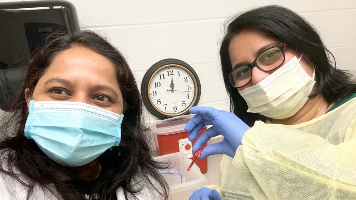 Alan Yu🇭🇰 (@alanyuneph) on Twitter photo Burning the midnight oil⏲️: Hard-working #PKD researchers Reena Rao and postdoc Abeda Jamadar collect biospecimens from mice at midnight in the Jared Grantham Kidney Institute <a href="/KUNeph/">KU Nephrology</a> Such is the lot of #circadian researchers😴😴 Burning the midnight oil⏲️: Hard-working #PKD researchers Reena Rao and postdoc Abeda Jamadar collect biospecimens from mice at midnight in the Jared Grantham Kidney Institute <a href="/KUNeph/">KU Nephrology</a> Such is the lot of #circadian researchers😴😴