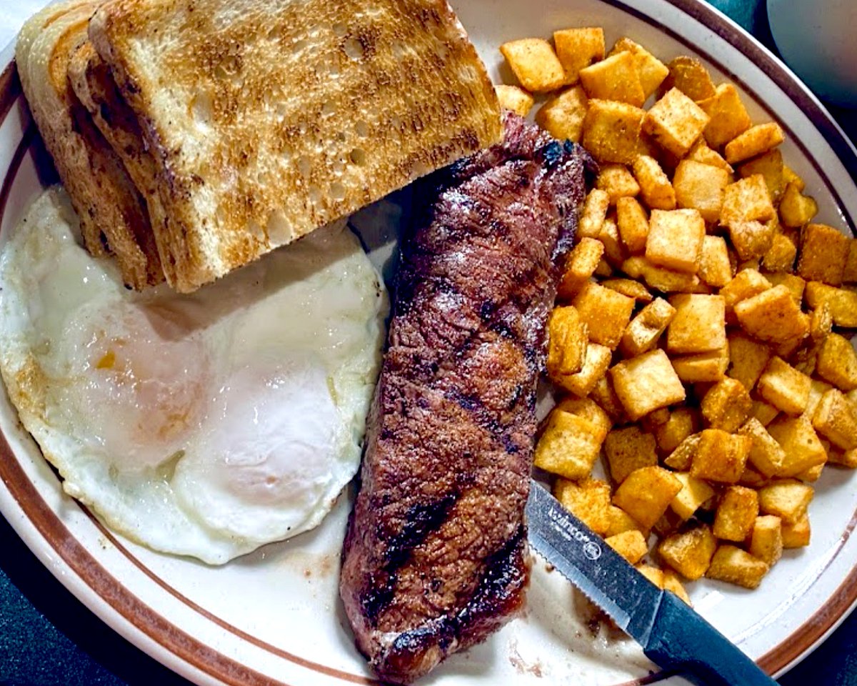 TheEggWorks's tweet photo. Come out &amp; enjoy an Egg Works favorite! SEASONED CENTER CUT NEW YORK STEAK - A choice 6 oz. char-broiled steak served w 2 eggs any style, Habla Diablo seasoned potatoes &amp; your choice of toast or banana nut muffin. 🥩🍳😍
.
.
.
#best #breakfast #brunch #lasvegas #eggworks #eggandi https://t.co/Oqq0V22qMN