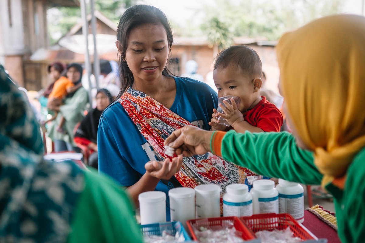 USAID's tweet photo. Partnerships are key! 🔑 USAID’s collaboration with the pharmaceutical industry has leveraged $27.6 billion of donated medicines for Neglected Tropical Diseases - making it possible to deliver 2.8 billion NTD treatments to reach 1.4 billion people #WorldNTDDay https://t.co/0EDIowYIwn