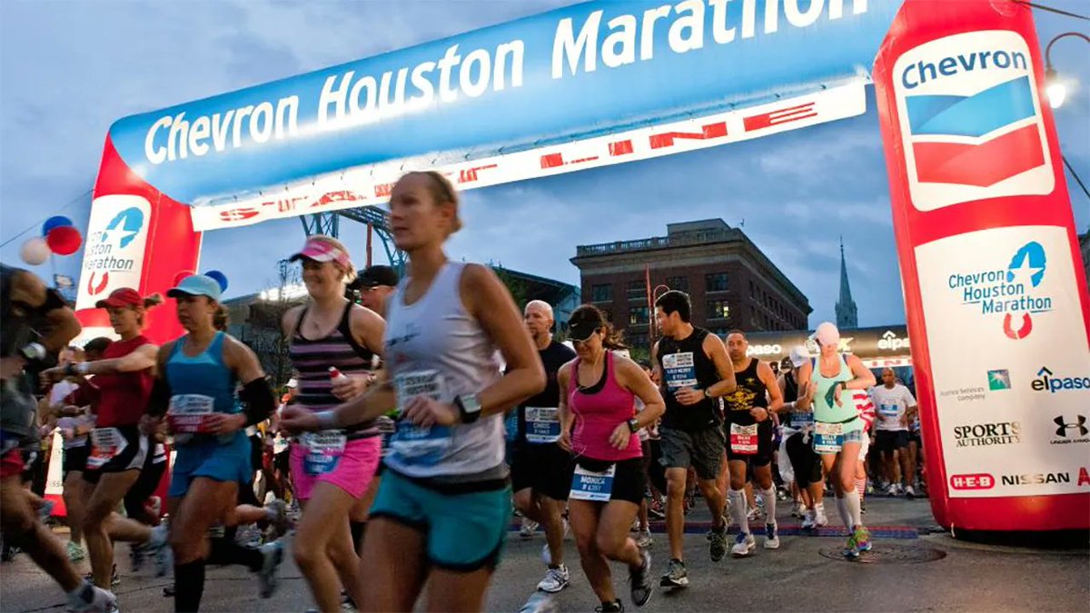 UTHealthEM's tweet photo. Dr. Joseph P. Gill assumed duties for the recent 2022 @HoustonMarathon as an Associate Medical Director. Read more on the challenges faced and COVID-19 countermeasures used to ensure a triumphant return of the in-person marathon. 

Read more here:
https://t.co/EeCiH65CZG https://t.co/FtQEb8R4SR