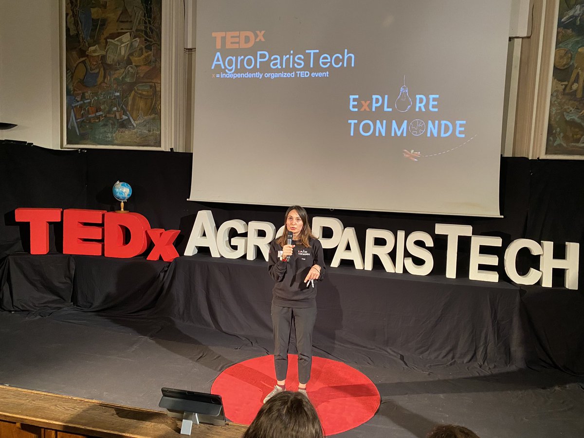 TEDxSaclay's tweet photo. Et c’est parti pour @TEDxAPT
C’est Pia 😀qui lance la soirée.,.
Cc @SharingTEDx #SharingTEDx https://t.co/nuNJoqokJq