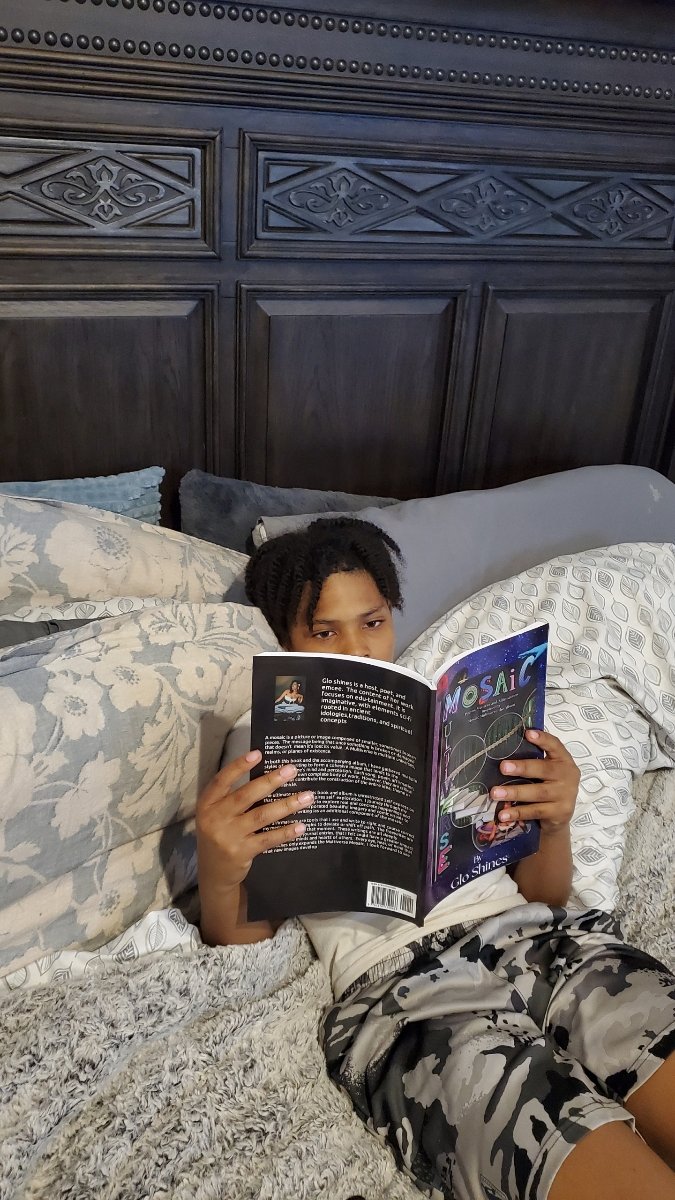 The lil things. My great Nephew. I knew him when he was newest 2 the world.  He said my album 'too jazzy 4 him but it's cool' 🤣 But he like a a song or 2 and some pieces from the book. I respect dat💪🏾.
#MULTIVERSEmosaic 📚 and #mosaicmultiverse 🎶 NOW available  *link in bio *