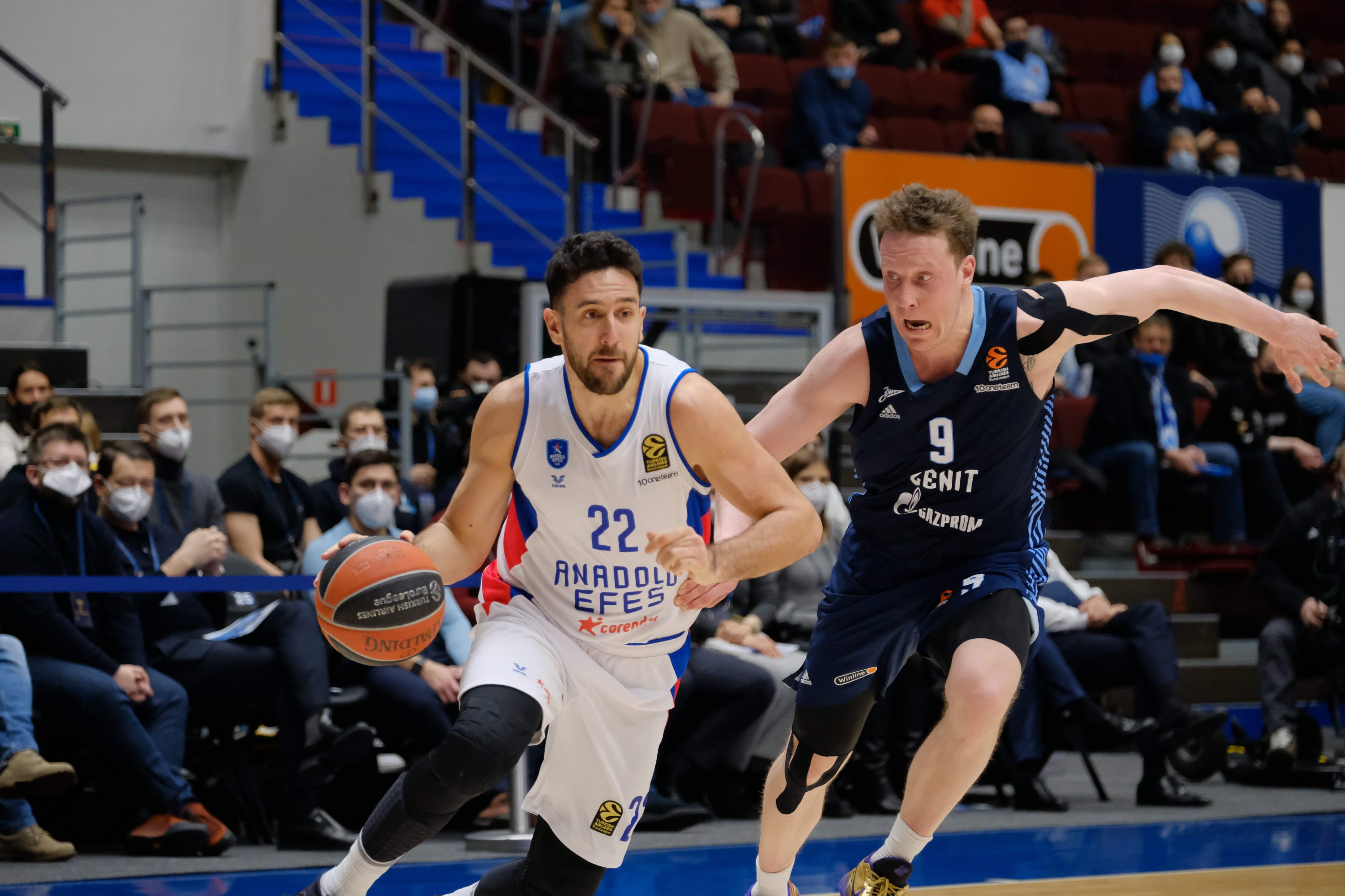Micic Anadolu Efes Formasıyla Hücum Ediyor