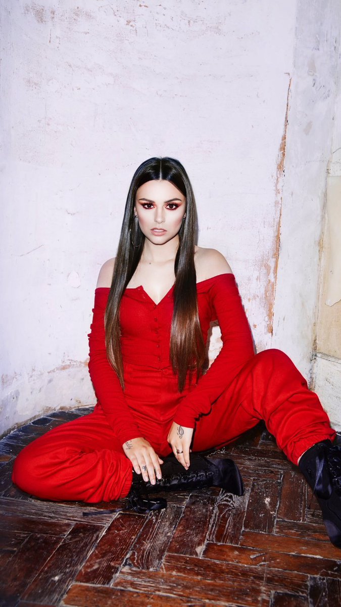 withuroath's tweet photo. just cher lloyd https://t.co/8yEo9VRNj7