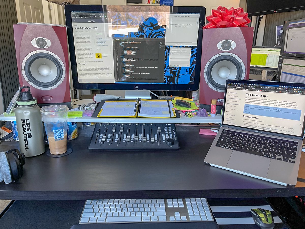 StephOfKnees's tweet photo. Shay Howe and I are about to become best friends! #ShayHowe #CSS #100Devs #SoManyScreens https://t.co/zwSjGQITlJ