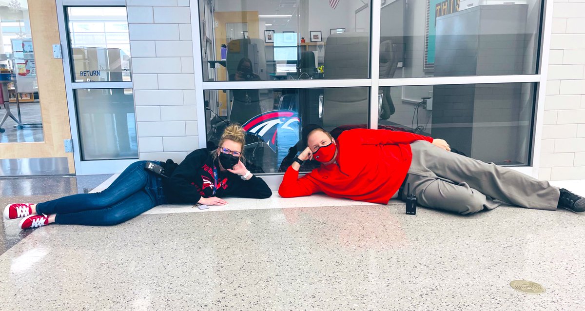 Day 2 <a href="/ShoresMiddle/">Potomac Shores Middle School</a>! #SeahawkSelfie