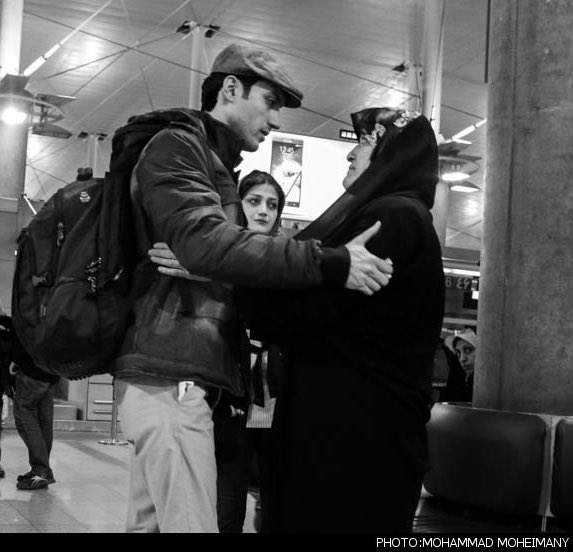 Soroushsalaar's tweet photo. میگف هیچ فرودگاهی اندازه ی فرودگاه امام اشک و خداحافظی تلخ نداشته، چون تنها فرودگاهیه که بیشتر مسافراش برای همیشه میرن. https://t.co/hFSWw7Dwau