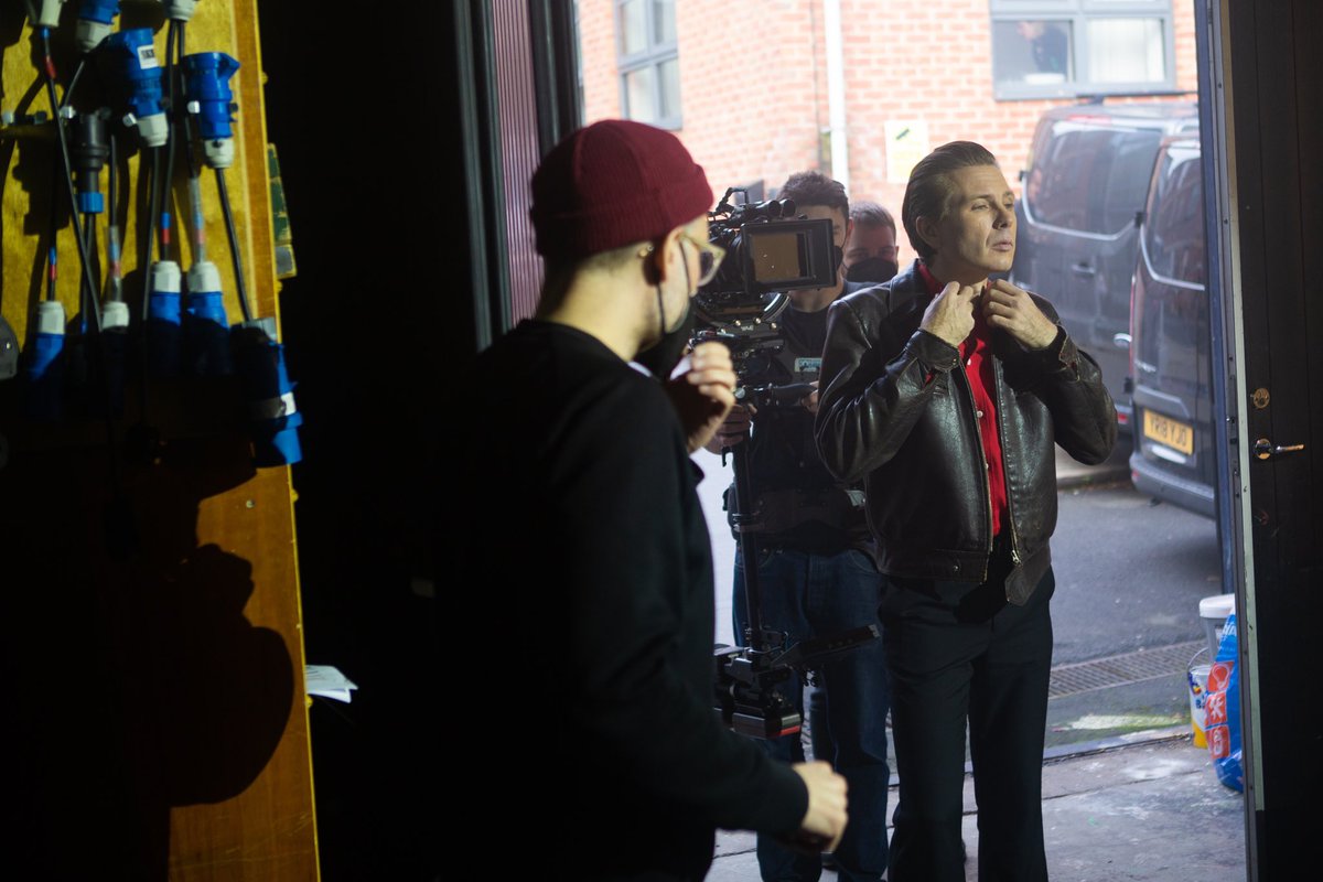 Franz_Ferdinand's tweet photo. Shooting the Curious video in North London last month.
📸 @jamiemacphotos https://t.co/78jDVAn72i
