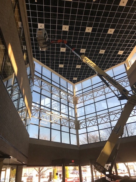 DWC_Cares's tweet photo. We go to great heights for our customers! Check out this crane in the lobby of Geodis's new headquarters at City Park in Brentwood. #cranes #office #tenant #interior #constructionlife #notscaredofheights #WeBuildGreatPlacestoWork https://t.co/s7tiy27y5S