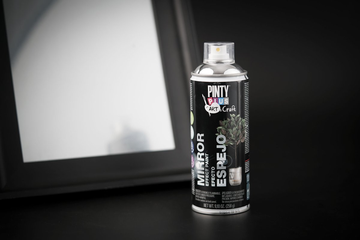 Con la pintura especial Efecto Espejo de Pintyplus Art&amp;CRaft conseguirás que cualquier superficie transparente se convierta en un espejo. 

#espejo #espejos #efectoespejo #mirror #pinturadecorativa #deco #decohome #homedeco #homedecor