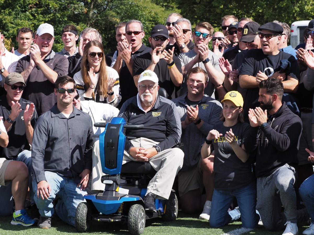 A sad day for #TeamDePauw as we mourn the passing of Tim Hreha '73. Tim was not only a former student-athlete, but also a coach, mentor and friend. #RIP <a href="/DePauwTigersFB/">DePauw Football</a> <a href="/DePauwXCTF/">DePauw XCTF</a>