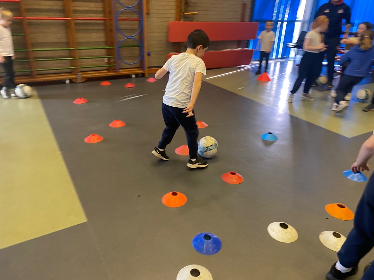 MFinfantschool's tweet photo. A brilliant PE session with @EliteKidsCoach today, Dolphins practised their dribbling skills and this week Frankie and Evie were chosen to receive certificates for their outstanding efforts! #MFpe #MFdolphins https://t.co/gbCbIjgJRK