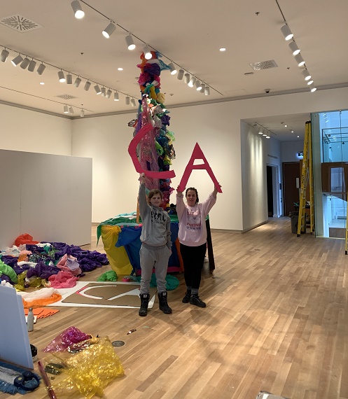 Here's a sneak peek👀of the exhibition Abound: Art from the @uOttawa Department of Visual Arts 2021 with The Cat Attack Collective: @nataliebruvels and Tomson! Opening: February 2 at OAG. oaggao.ca/abound-art-uni… All COVID-19 safety precautions were followed during installation.