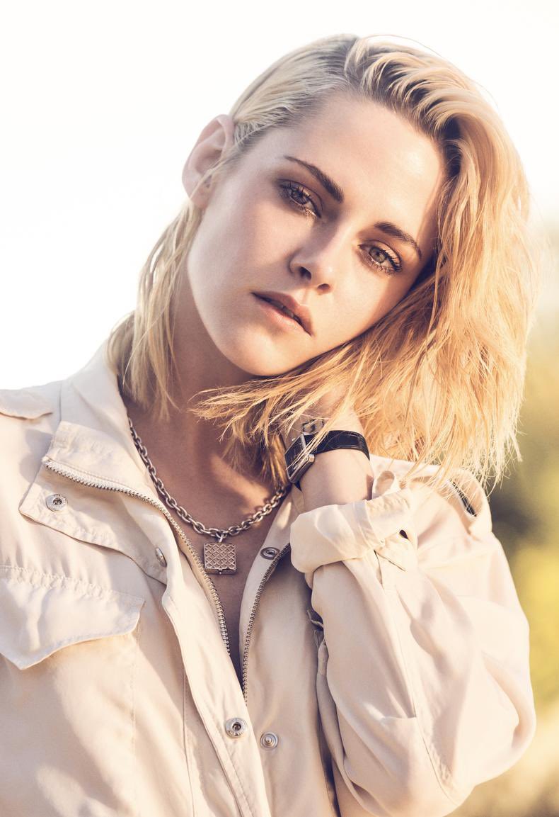 filmes_e_filmes's tweet photo. Kristen Stewart é capa da nova edição da revista @Backstage.

📸 Fotos por @ShayanAsgharnia.

Aos 31 anos, a atriz é um dos nomes mais fortes para o Oscar por "Spencer", longa do diretor Pablo Larraín que chegou hoje aos cinemas brasileiros.🎥

#kristenstewart #backstagemagazine https://t.co/a1O0OrCkJB
