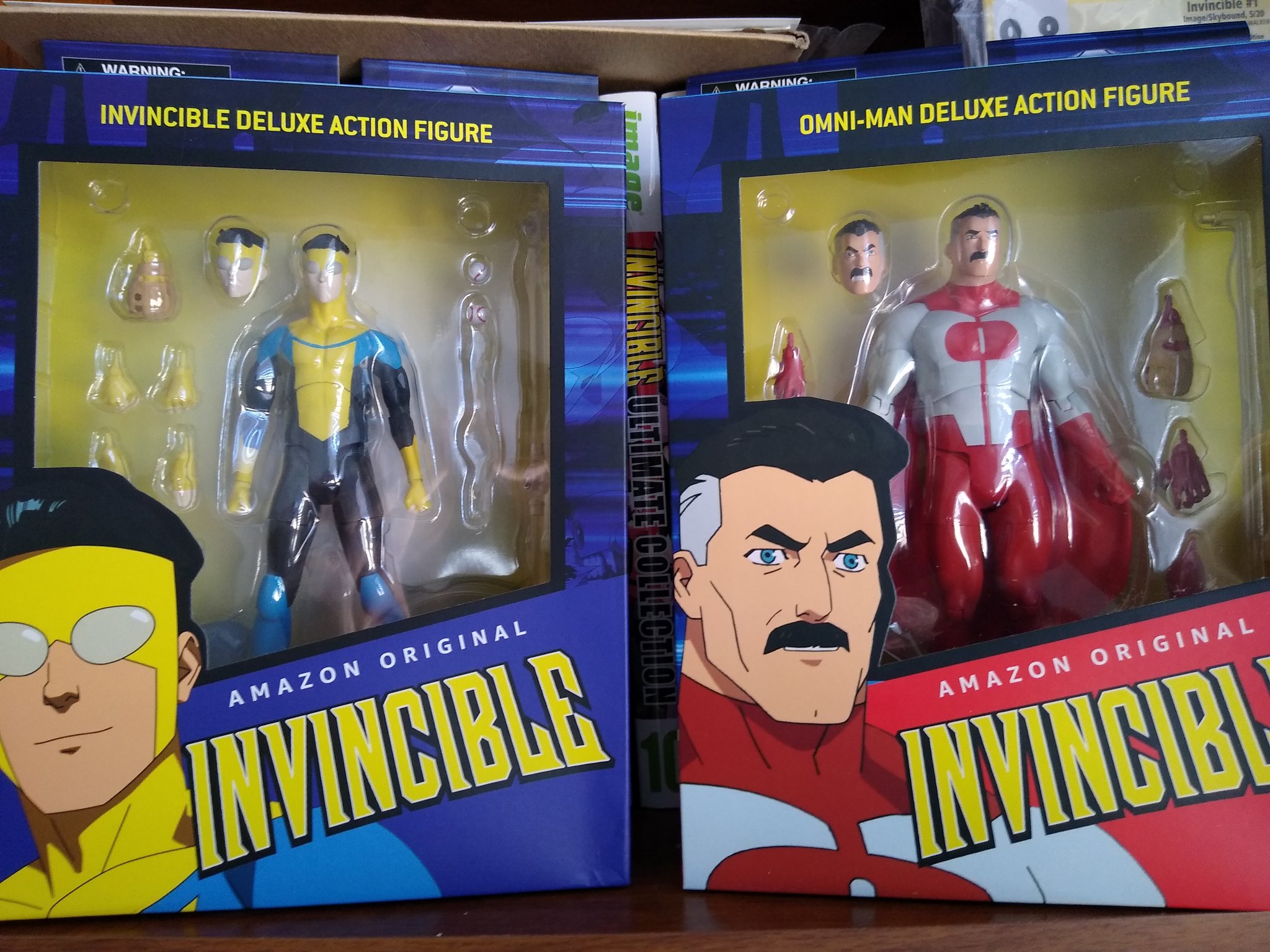 Invincible Deluxe Omni-Man Figure