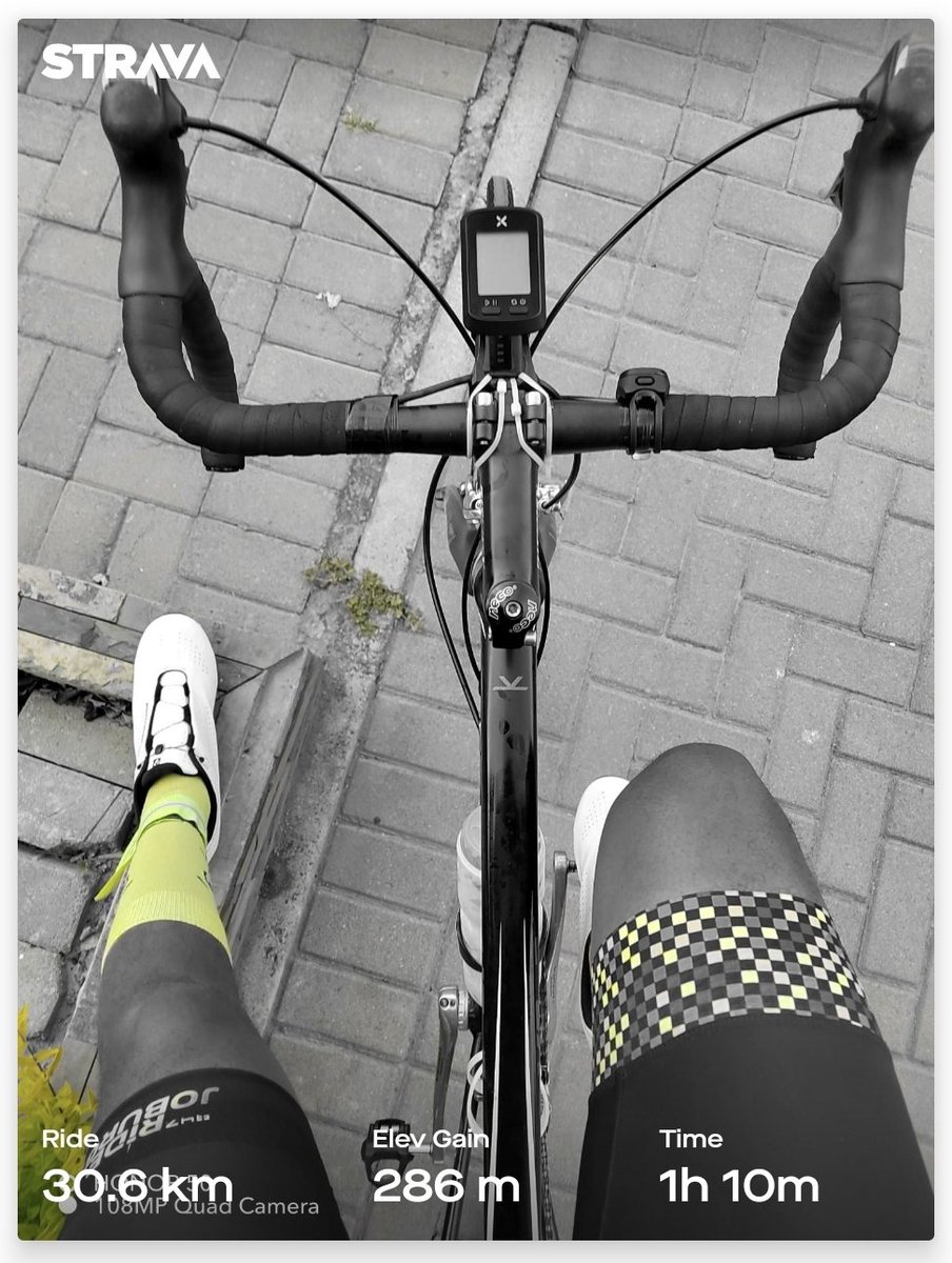 MaverickMpya's tweet photo. Have a Happy💛Day✌🏽
A🌻Blossomy ride this was👌🏽
4am vibes are the BEST🤩
& I know @HectorMotivator
would approve of this jersey😁
#CycleWithMAVERICK #CheckACyclist #4amgang #cycling #cyclinglife #cyclinglove #cyclingwear #BontragerBallista #BontragerXXXWavecell #xtigersportsgear https://t.co/C4UYjlPYMV