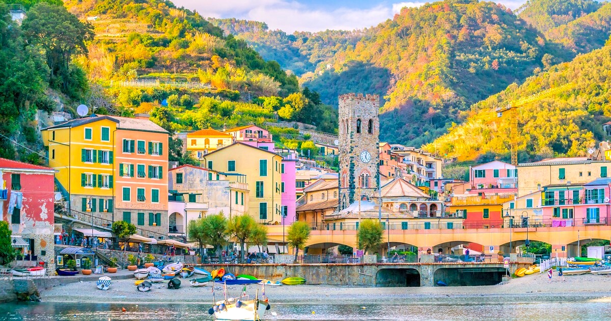 Monterosso al Mare, one of 5 colourful villages that make up Cinque Terre 😍 << bit.ly/35g823c >> #Italy #Italia #Travel #travelphotography #traveling