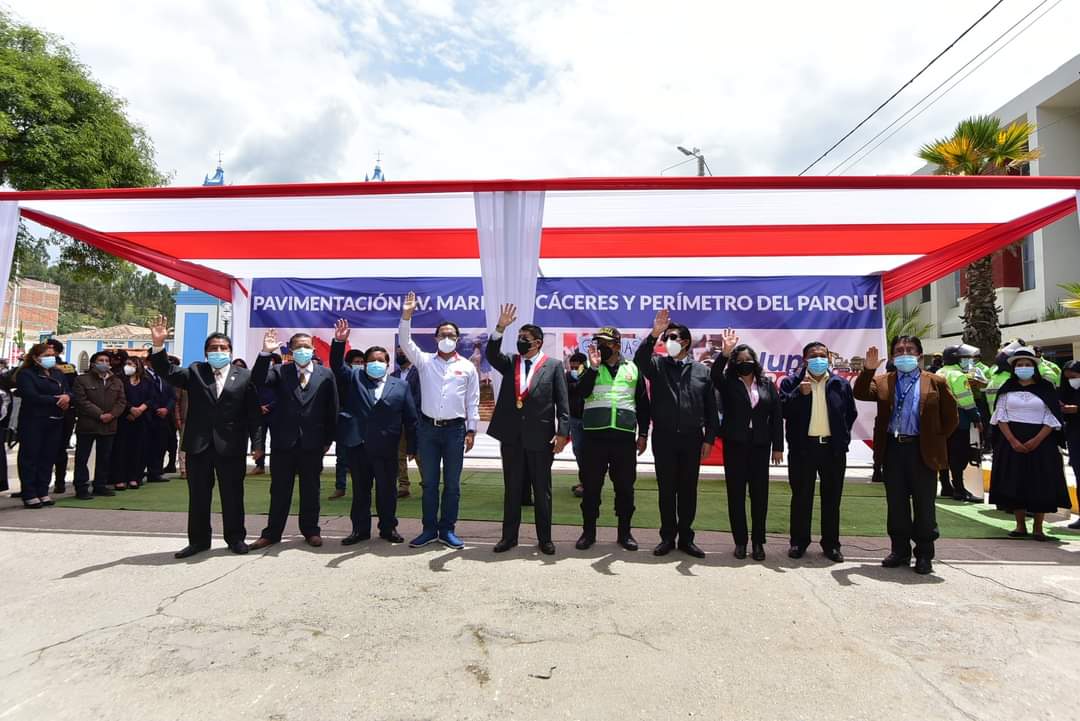 GobiernoJunin's tweet photo. 🔴🔵 [#JunínSeReactiva ] 
✅GRJ sigue dinamizando la economía en la provincia de Concepción
Pavimentado de la principal avenida de la provincia y el ovalo Mariscal Cáceres pronto será una realidad. https://t.co/r8JXJw9Dva