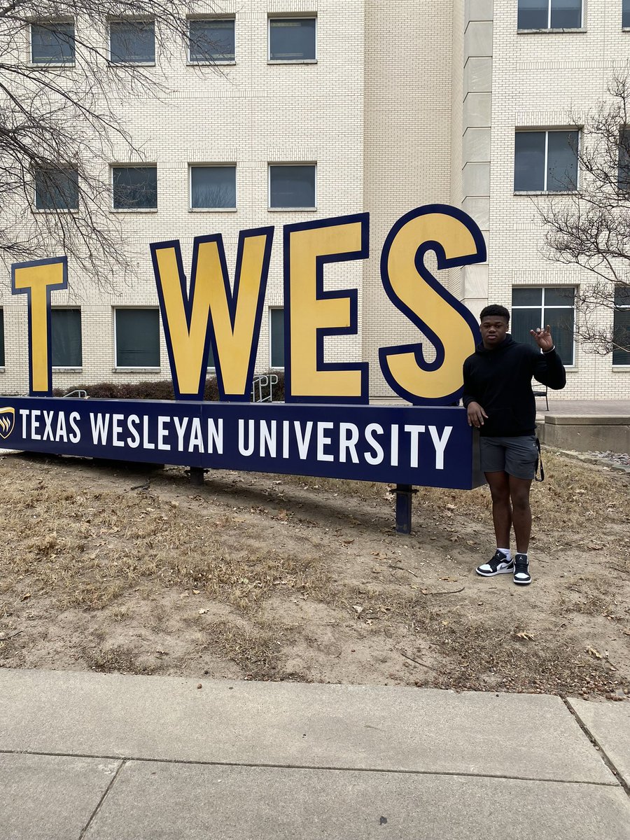 HHS_Recruiting's tweet photo. 2022 OLB @GLORYLULU1 on his campus visit to @TxWesFootball 

#RecruitHaltom #NextLevelBuffs https://t.co/AEEzaMxERc