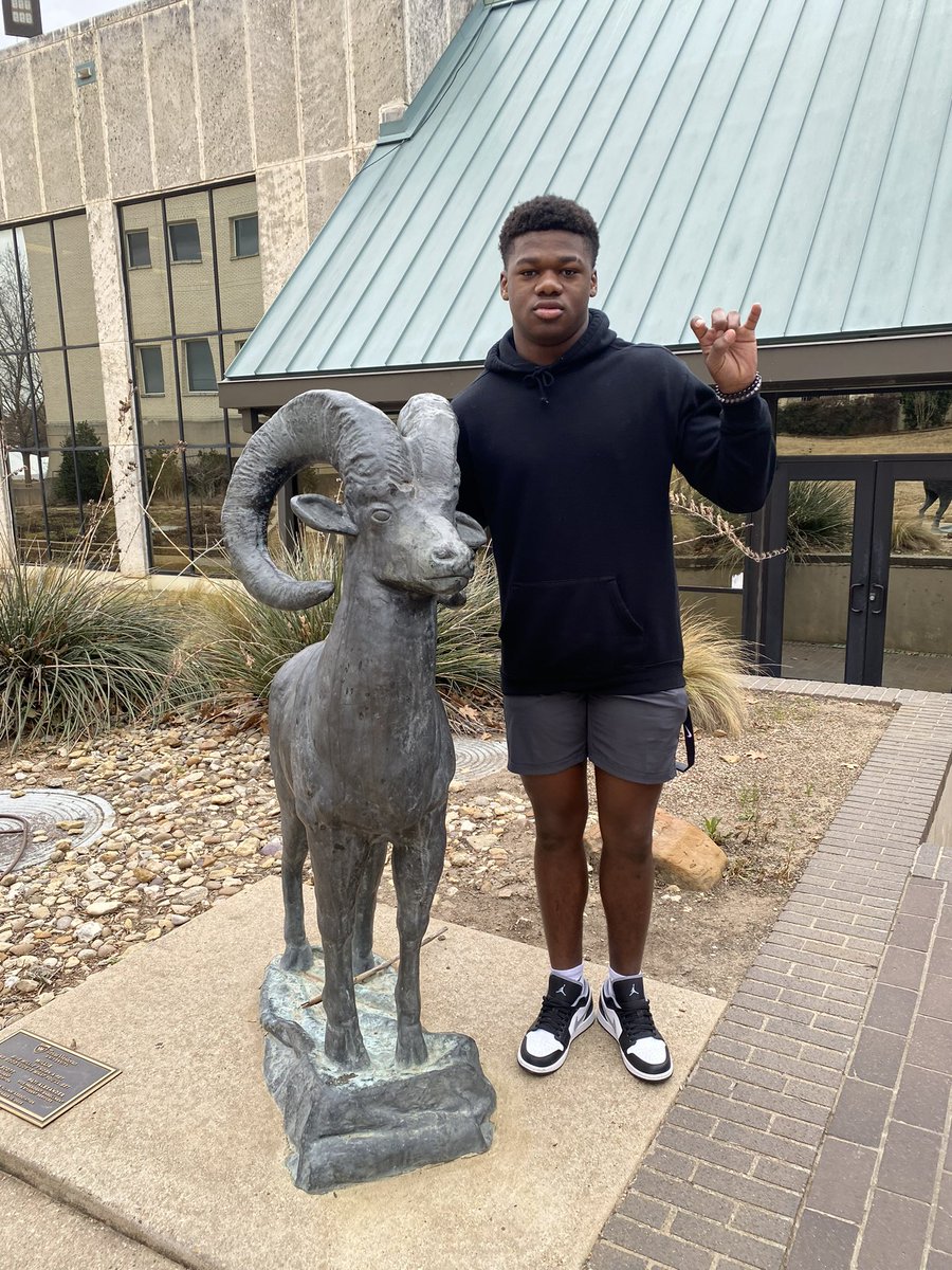 HHS_Recruiting's tweet photo. 2022 OLB @GLORYLULU1 on his campus visit to @TxWesFootball 

#RecruitHaltom #NextLevelBuffs https://t.co/AEEzaMxERc
