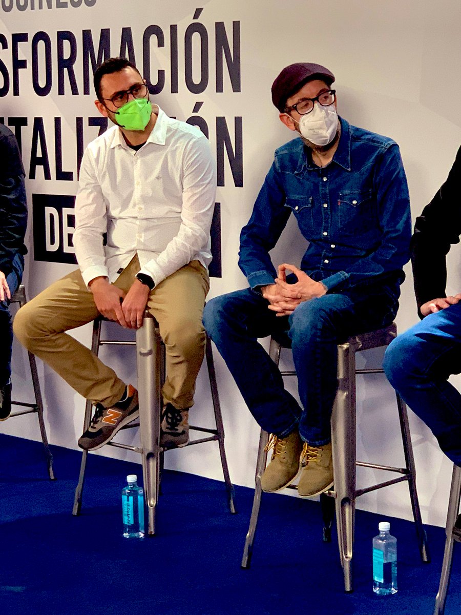 Anaya_Multimed's tweet image. Ahora @PereRovira y @vpascual explican que convertir los datos en imágenes es la clave para la #AnalíticaVisual y hacerlos entender. #EncuentroSocialBusiness @pablo_renaud