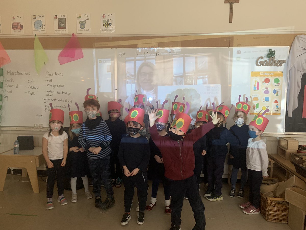 Celebrating Family Literacy Day. Our Trustee Lubinski read The Hungry Caterpillar to Ms Serrao’s class.😁And they really got into character!!😁Reading is fun😁#FamilyLiteracyDay #readingisfun @TCDSB @LubinskiTeresa @SPXCSPC