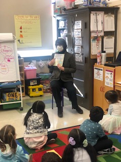 mrsspethdII's tweet photo. "Pigeon Wants a Puppy" in kindergarten today.  Best part of my job @DisneyIIMagnet @mrsspethdII @MsRz_DisneyIIAP @network14cps #prek-12principal. https://t.co/mEnx9IBT0C