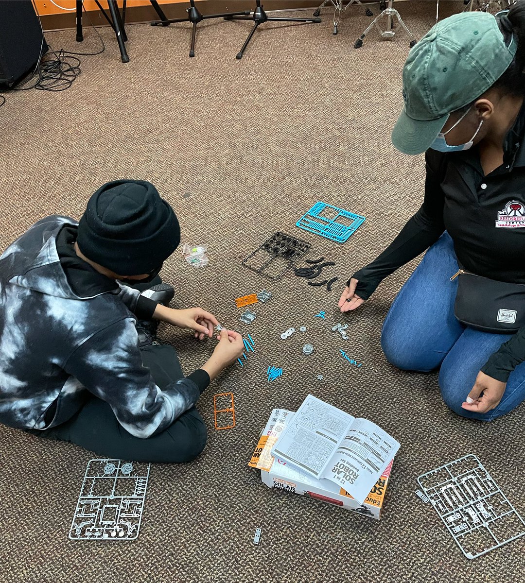 Reedsrefuge's tweet photo. Working on building a solar powered robot today! ☀️🤖🦾. Can’t wait to see how it turns out!!! #reedsrefugecenter #aplacetobesomebody #building #robot https://t.co/r5mU4XGHRJ