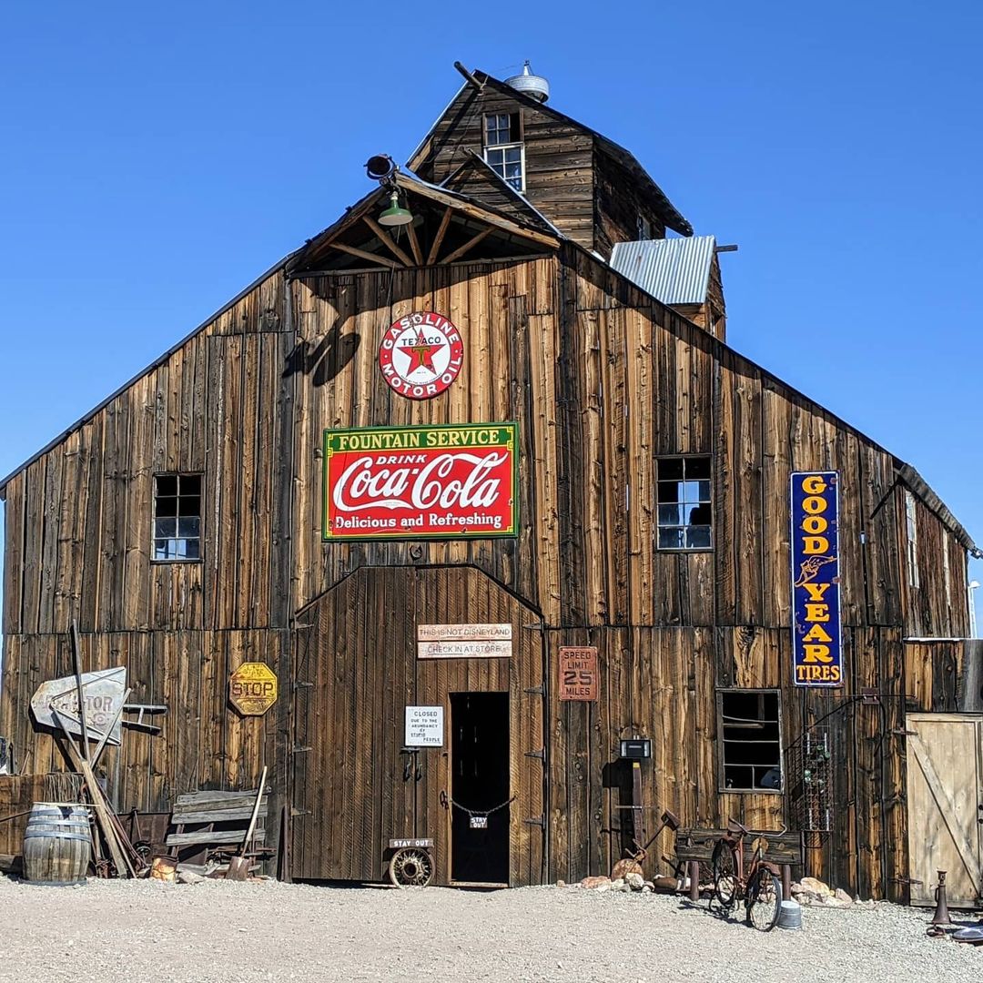 TravelNevadaBr's tweet photo. Se você viajar para Las Vegas, não se esqueça de visitar uma cidade fantasma. A menos de uma hora de Las Vegas você encontra a mina #Techatticup no #EldoradoCanyon, que é um paraíso para os amantes da fotografia.

#TravelNevada #NVOutdoors #HomeMeansNevada
Pc: hillnathanael https://t.co/IpRYqrevpl