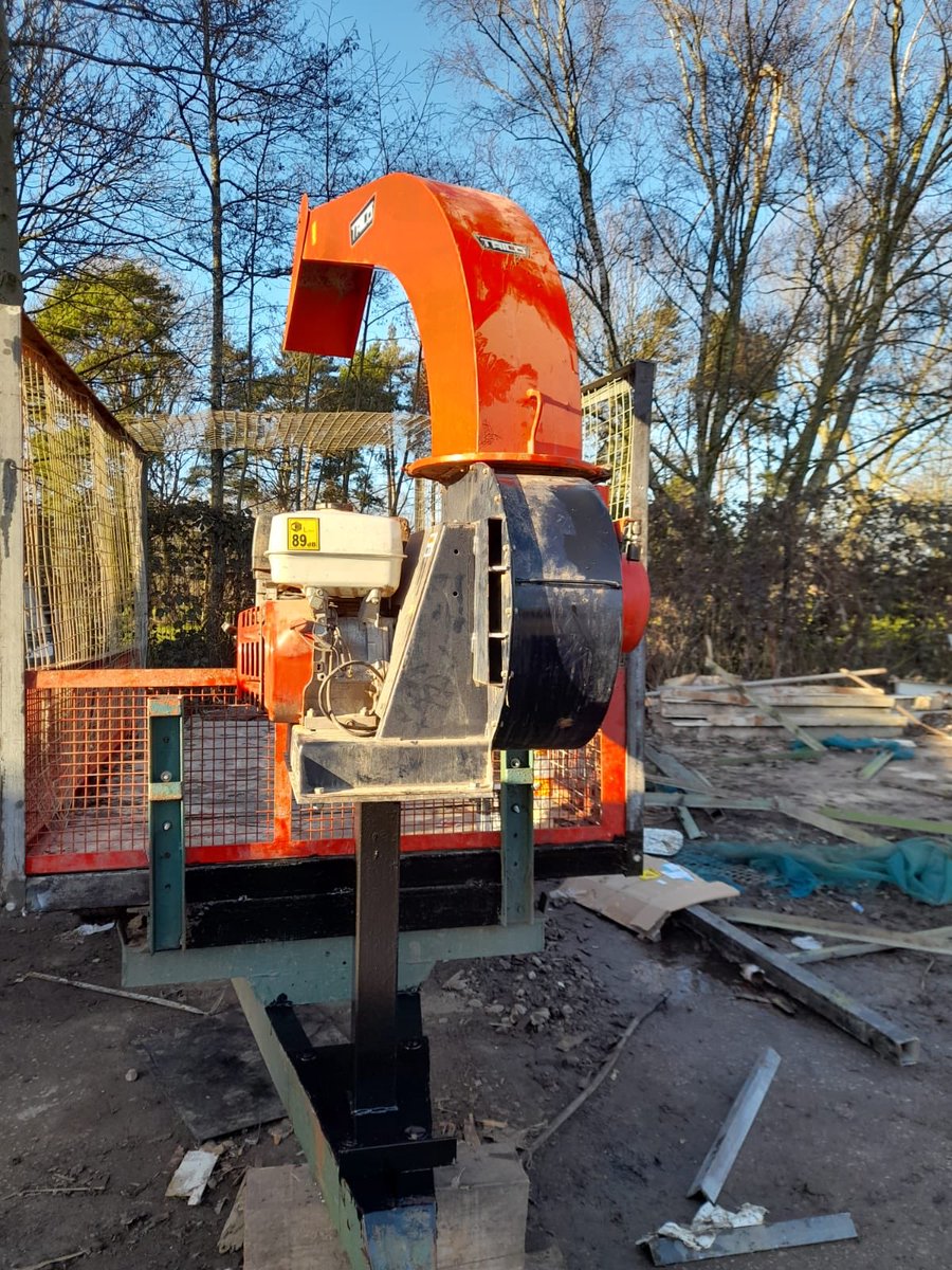 What an epic effort 💪 by Brian and Steve to build a leaf collector from scratch ⁦<a href="/derby_golf/">West Derby Golf Club</a>⁩ ⁦@DanTyrrell6⁩ now we just have to wait till next Autumn 🍂😂