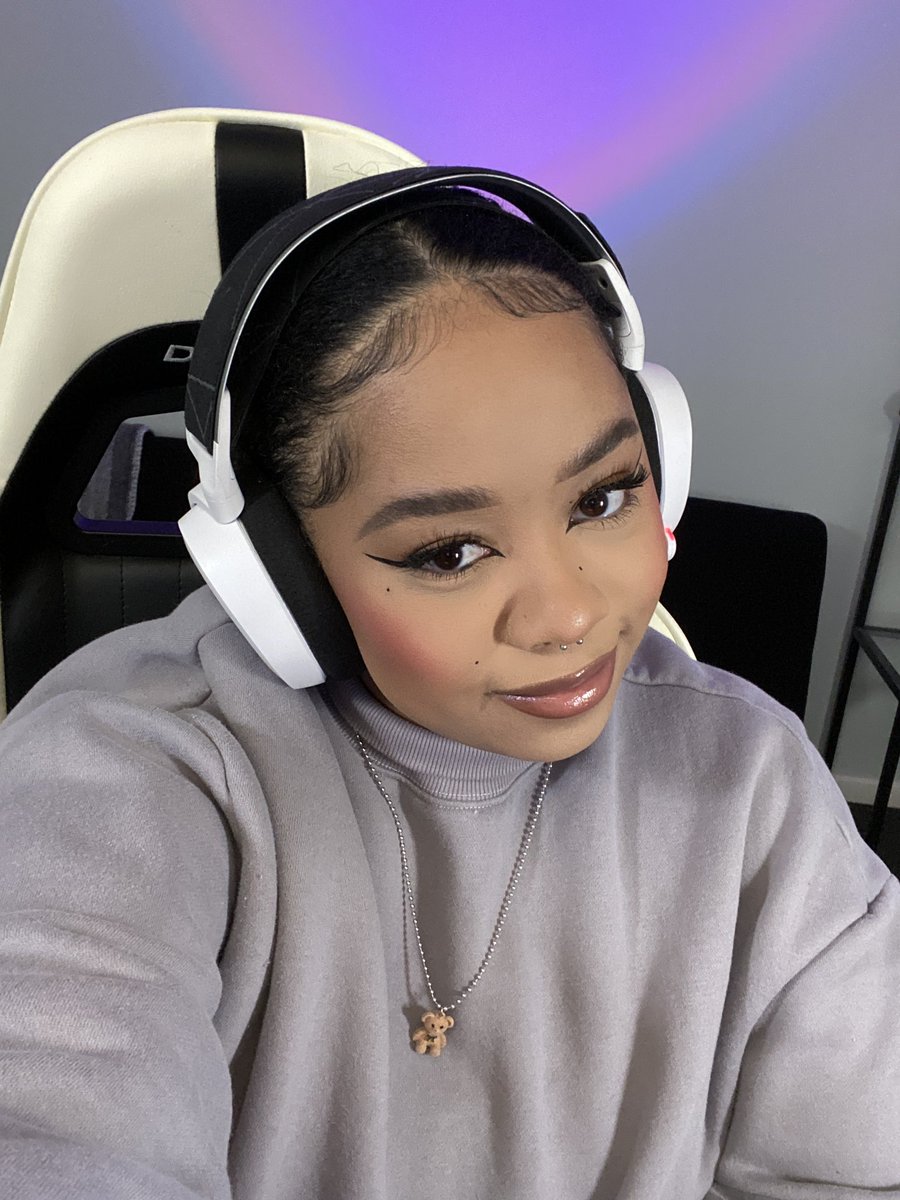 LEMYNAID's tweet image. Hi hi — stream is up!

Watch some creepy pasta/horror vids &amp;amp; maybe starting a new game :)

twitch.tv/LEMYNAID