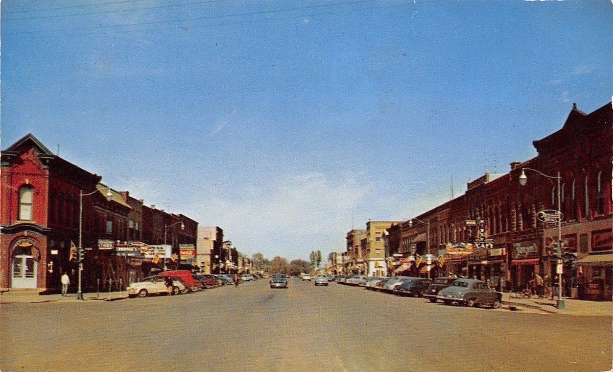 ilovemylife5's tweet image. #StormLakeTimes is a @netflix series pleading to be made. It was Like at first sight of the twinkle in Art Cullen’s 2.6 GPA eye. 27 language Storm Lake has rich backstory possibilities. @SLTimes Art drops gems is this @pubstory📌 @JMLudes👏🏾@gwaynemiller👏🏿@rhodeislandpbs #Iowa