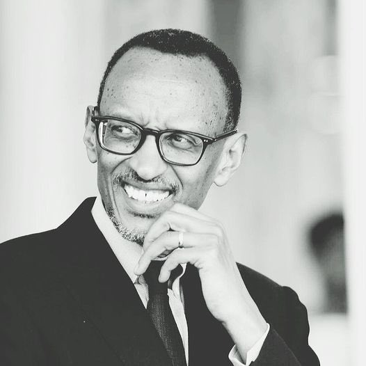 Global_Folder's tweet photo. “No Gold, Iron Ore, platinum, Titanium, no Uranium, Bauxites, Diamonds, Rubber, Timbers, Copper and many other Minerals must leave Africa as raw materials. Only as finished products, United We Stand, Divided We Fall, Africans Must Unite” ~ President Paul Kagame of Rwanda 🇷🇼 https://t.co/hVdx60Jfjh