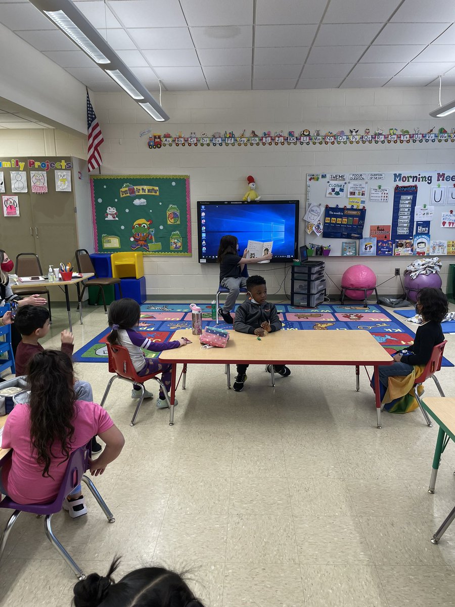MrSeanBrown_'s tweet photo. Do I smell π a #BridgeKid graduation π©βπ in the air. So incredibly proud of the journey this Bridge Kid has experienced! Thank you @MissVatLP for allowing her to showcase her new reading skills! #whyLP #TrueNorthBrunswick https://t.co/Q4zi0RrXgZ