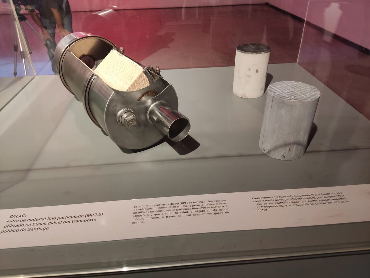 Calacplus's tweet photo. Desde hoy en Metro Nuñoa, ¿Puede la tecnología salvar el mundo?. Exposición en #Suizspacio @SuizaChile, donde desde #Calac+ presentamos como la tecnología nos ayuda a reducir emisiones #Swisstainability https://t.co/gk5lRLynHz