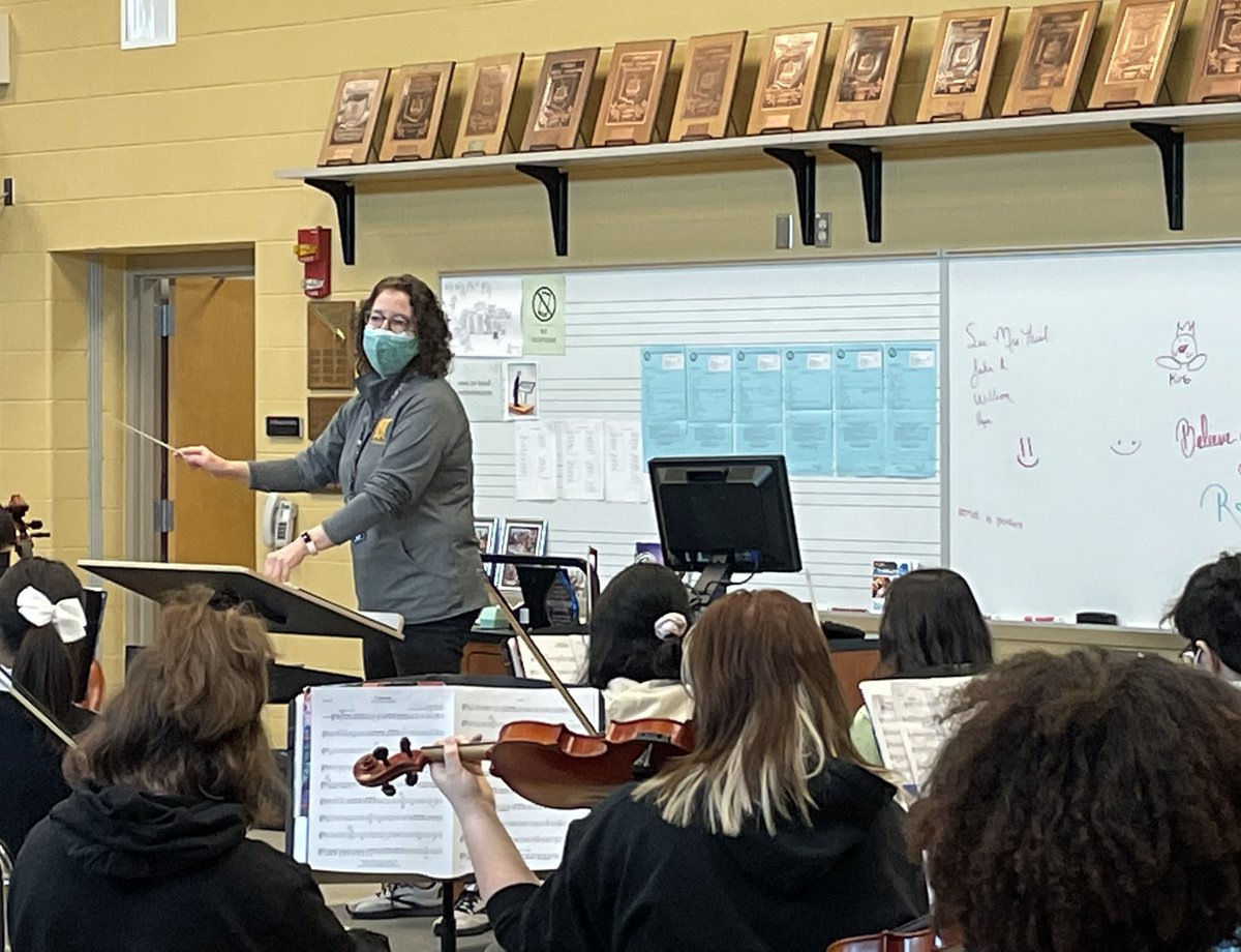 ACoyGonzalez's tweet photo. Beautiful music &amp; joy filled the air @NVHSWildcats! Pam Thiel has led the @NviewOrchestras for 25 years cultivating passion, expression &amp; a belief that you can lead from wherever you sit. The arts are an asset to education &amp; student wellbeing. #ohiolovesteachers #ieducateohio https://t.co/nT4t3B5HhW