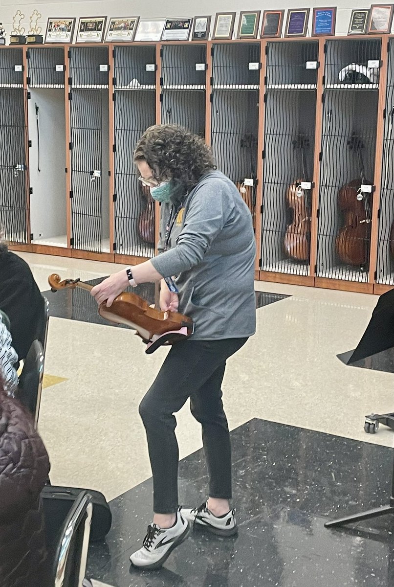 ACoyGonzalez's tweet photo. Beautiful music &amp; joy filled the air @NVHSWildcats! Pam Thiel has led the @NviewOrchestras for 25 years cultivating passion, expression &amp; a belief that you can lead from wherever you sit. The arts are an asset to education &amp; student wellbeing. #ohiolovesteachers #ieducateohio https://t.co/nT4t3B5HhW