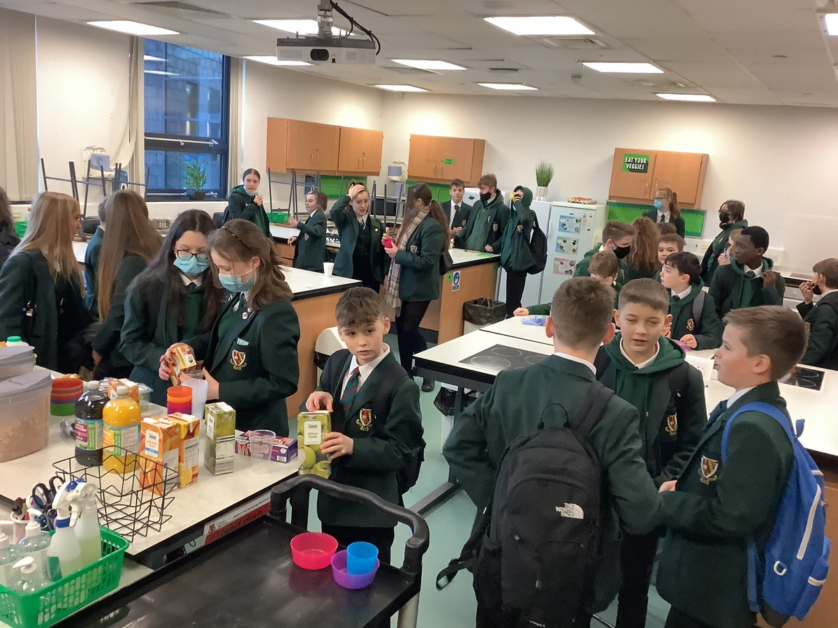 MissKingPE13's tweet photo. Today we hit a new record number of pupils attending ‘meet n eat’ in 1 morning - 52 pupils altogether🔔 It’s great to still see lots of new faces. Next week is pancake week which @MissMurphyMods and I are very excited about!🥞🥞 https://t.co/724ROcCzoM