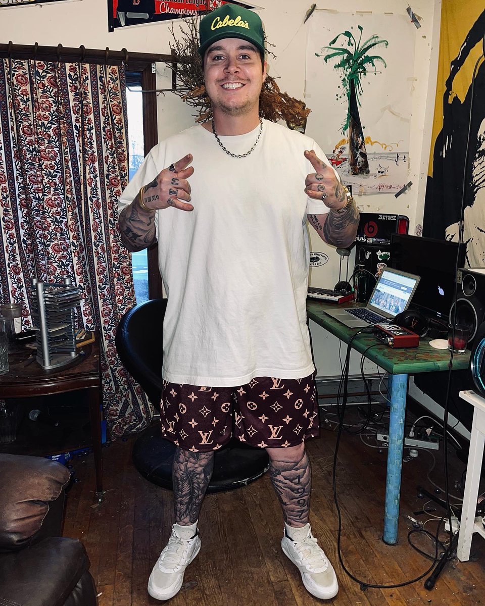 samcsheehan's tweet photo. In the studio 🔊 https://t.co/Wy00aGsCz0