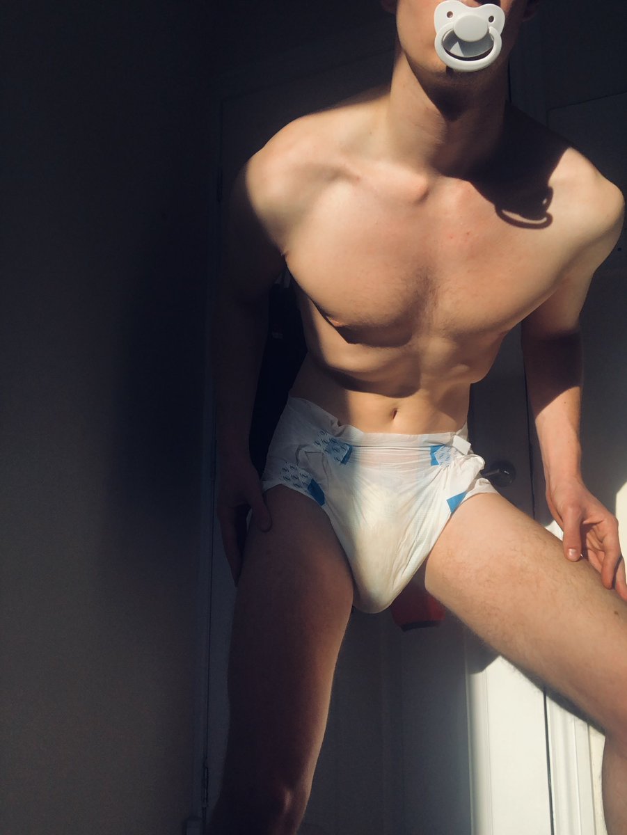 Catching some afternoon sun on my wet lil bum

#abdl #diaper #wetdiaper #adultnappy #Diaperboys #mdlb #abdlcommunity