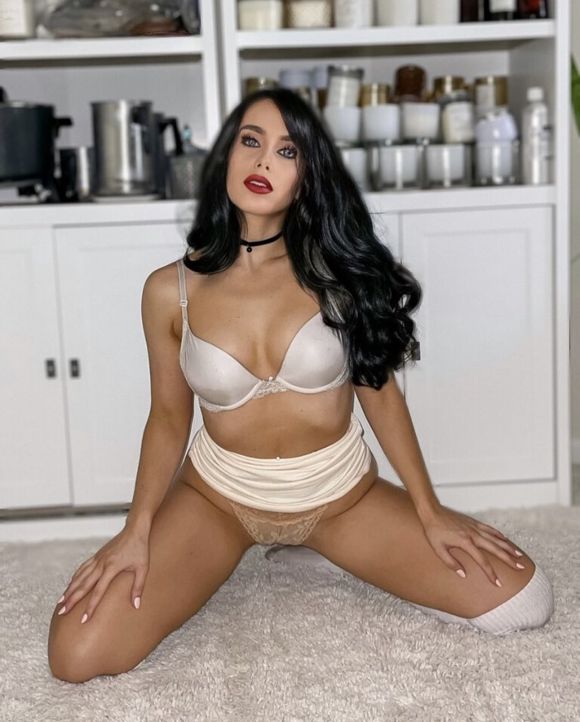 IvyVictoria17's tweet photo. What are you waiting for? Come play with me 🖤 https://t.co/33d2dzYzUN