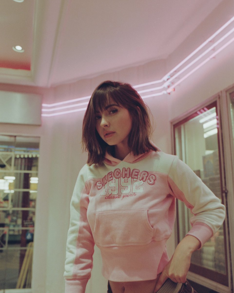Lau_rennnn's tweet photo. Girls night out // 35mm // portra400 https://t.co/xvQnsNn2sG