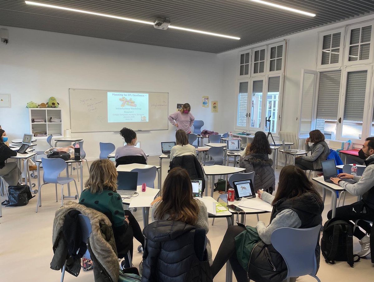 ciamariaz's tweet photo. Esta tarde hemos disfrutado de la 1ª sesión de la formación ‘Planning for EFL excellence’ de la mano de @vickygilc
👩🏼🏫🧠🌍
#communicativeapproach
#bilingüismocmz2122 https://t.co/Ab8XIIOSj4