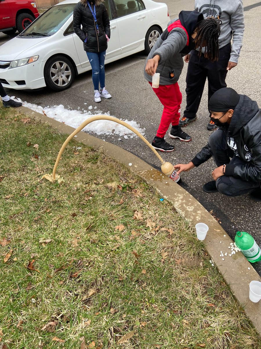 DavisPPSPCA's tweet photo. Last week, my 7th grade science classes designed their own labs using the scientific method. Shockingly, all the classes decided to see which pop reacted most with mentos. The kids had a great time setting them up, and letting them react. The big winner: Root Beer! https://t.co/51vQzkz3co